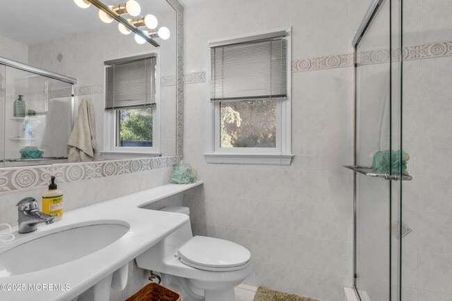 Building Photo - 2420 Cedar St