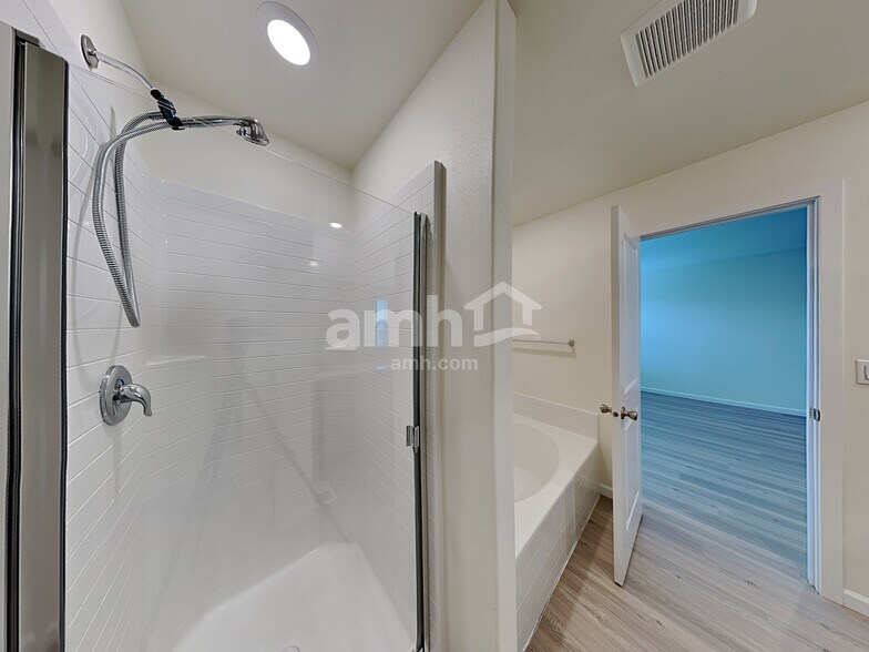 Building Photo - 1221 W 17th Ave