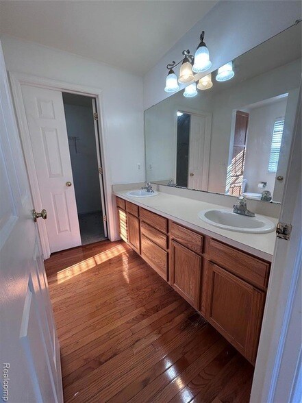 Building Photo - 551 Cherry Grove Rd