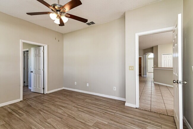 Building Photo - 115 Cork Way