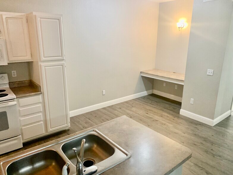 Building Photo - 501 Gibson Dr