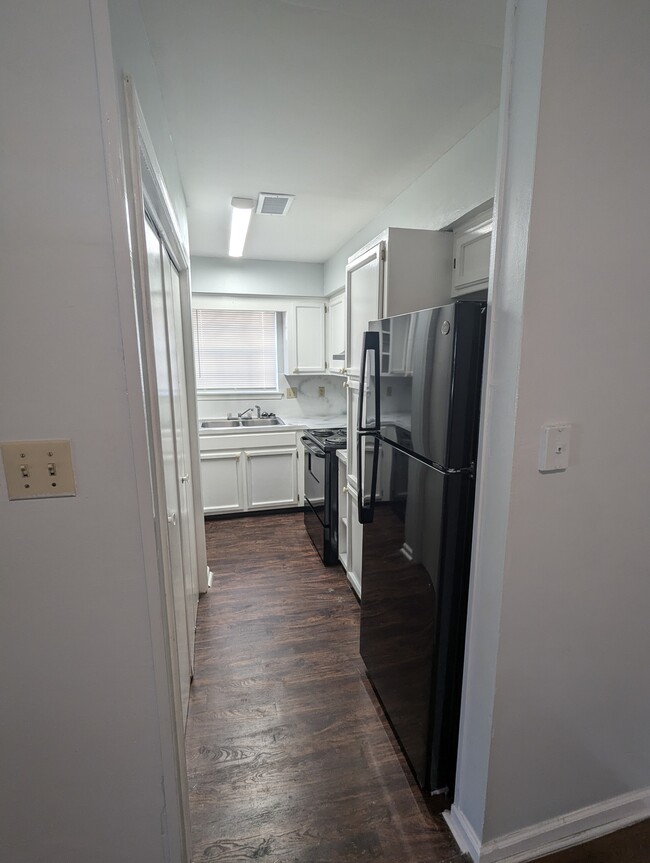 Kitchen - 4923 Kennesaw Dr