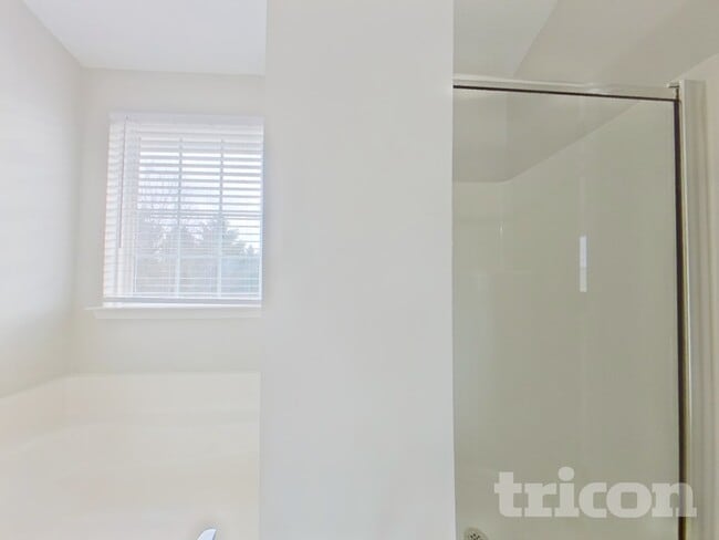 Building Photo - 988 Winding Down Way