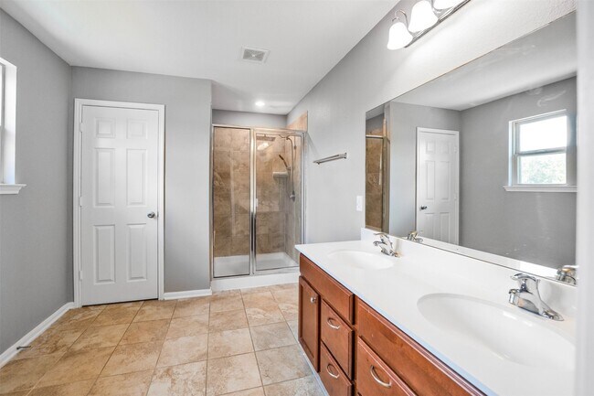 Building Photo - 1107 Epworth Ct.