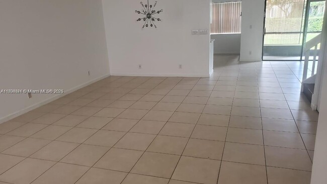 Building Photo - 9073 Vineyard Lake Dr