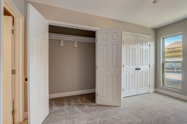 Building Photo - 5814 Sandhurst Ln