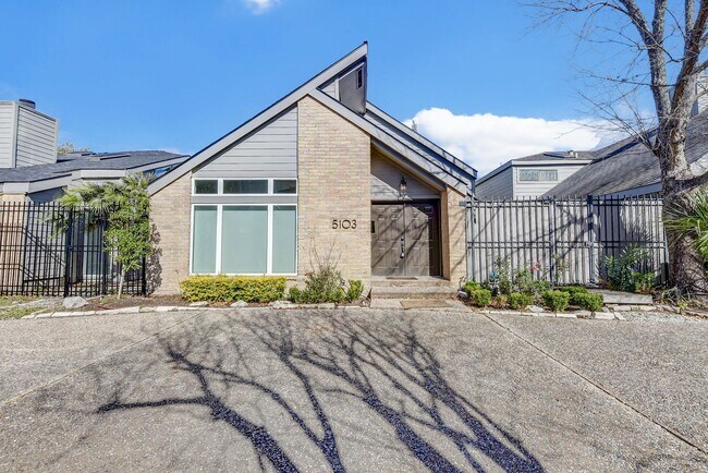 Primary Photo - Museum District: Chic 2-Story newly update...