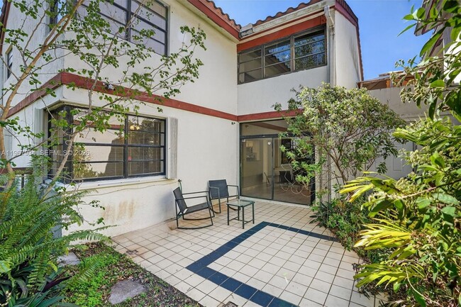 Building Photo - 347 Ives Dairy Rd