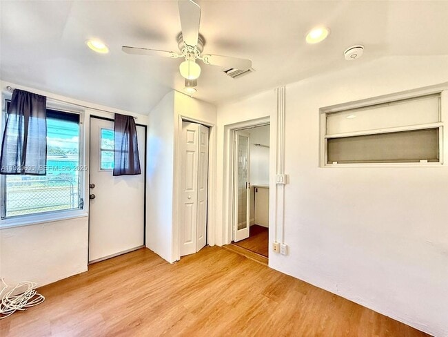 Building Photo - 2403 Scott St