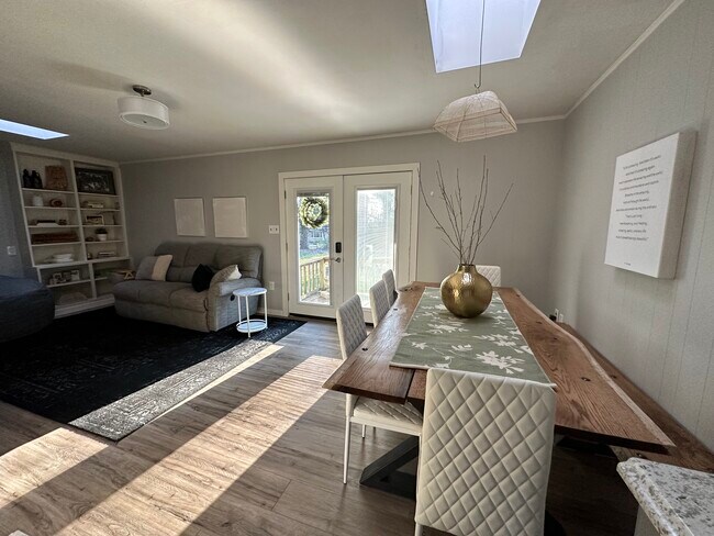 Building Photo - 2425 N Headley Rd