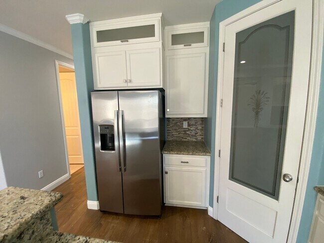 Building Photo - 709 Embassy Cir
