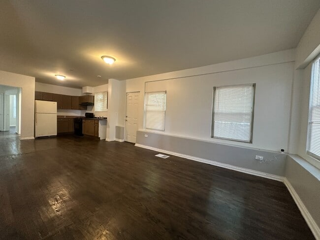 Building Photo - 4BR / 1BA Home with Basement – Near Rainbo...