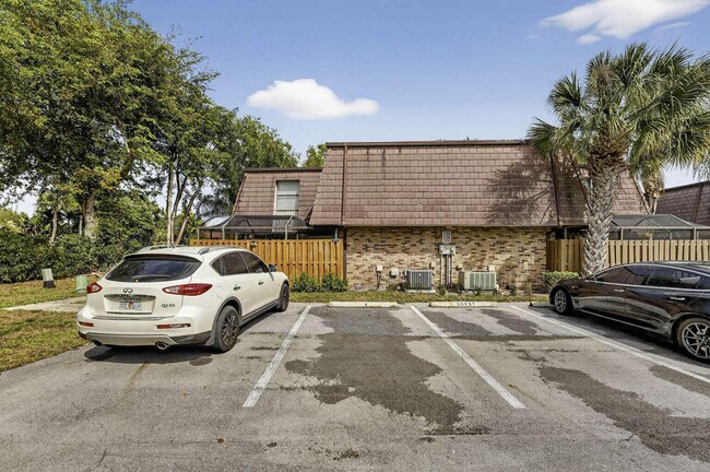 Building Photo - 7512 Courtyard Run E