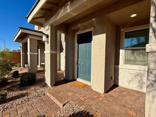 Building Photo - 3 BED 2.5 BATH 2 CAR GARAGE MODERN TOWNHOM...