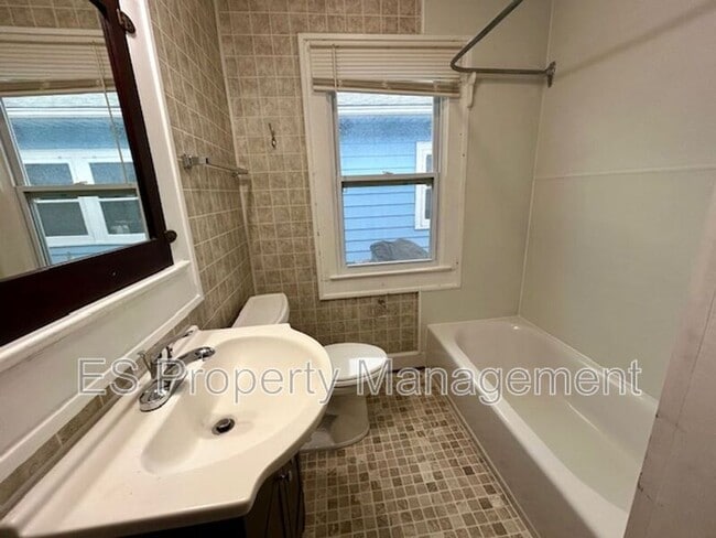 Building Photo - 1840 W Maryland St