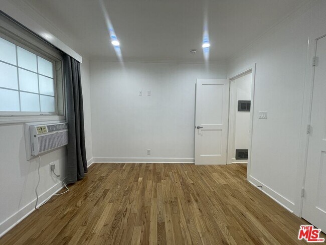 Building Photo - 1126 N Formosa Ave