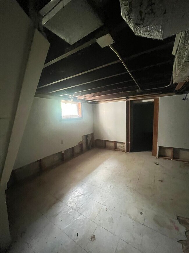 Building Photo - Beautifully renovated 3 bedroom house!