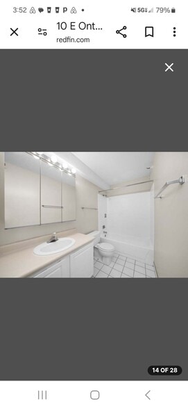 Huge bath amazing water pressure and super hot - 10 E Ontario St