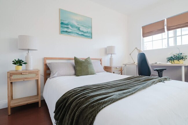 Building Photo - 2304 E 14th St