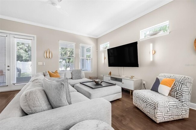 Building Photo - 307 S Gomez Ave