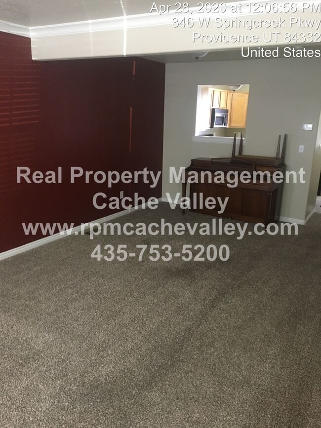 Building Photo - Pet Friendly, 2 br 1.5 bath Town home. Ava...