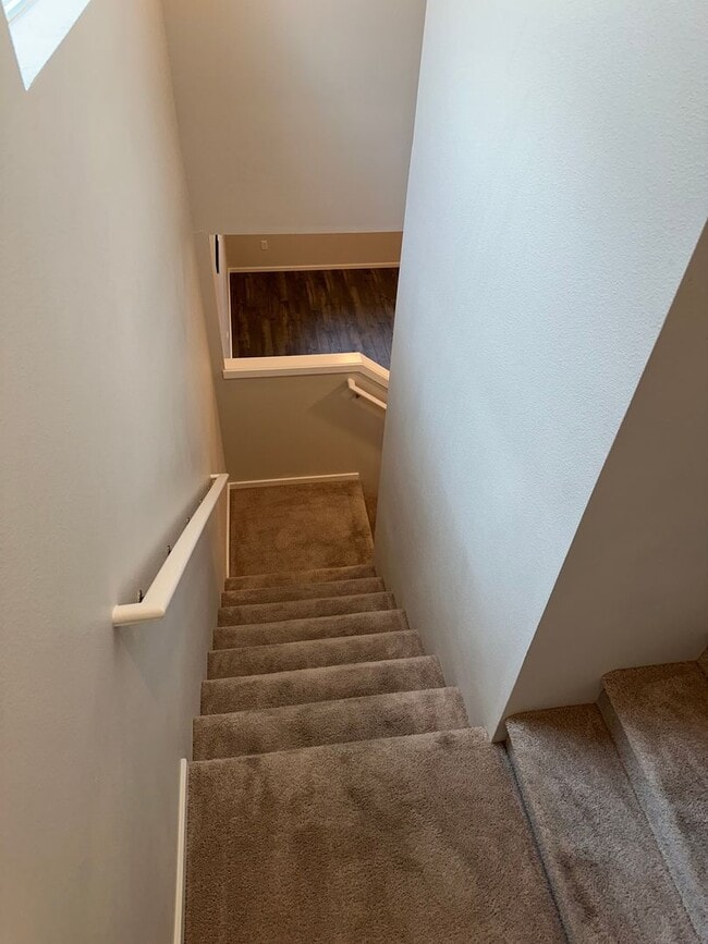 Building Photo - Newer 4 bedroom 2.5 bathroom house!