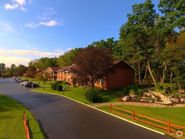 Building Photo - Robert Gardens North