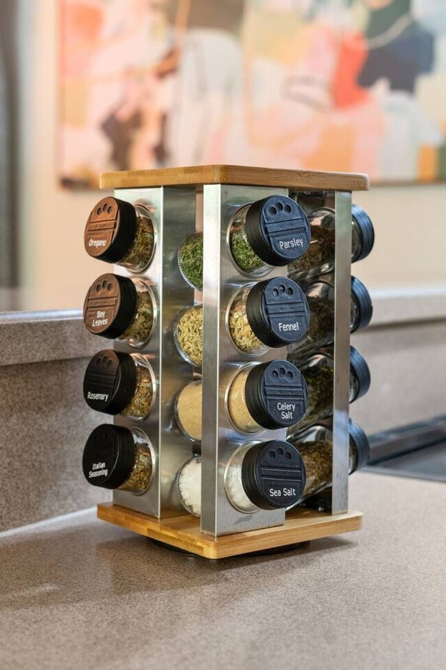 Building Photo - 1618 Cooper Lake Rd SE