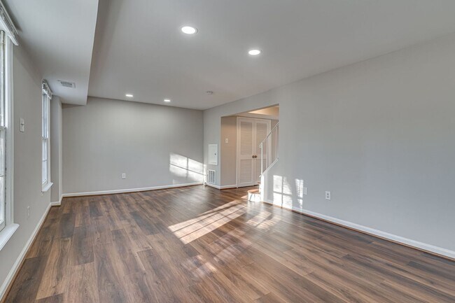Building Photo - Renovated Home in Pinewood Lake Neighborhood
