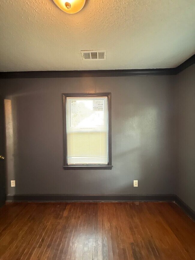 Building Photo - 1064 Brower St