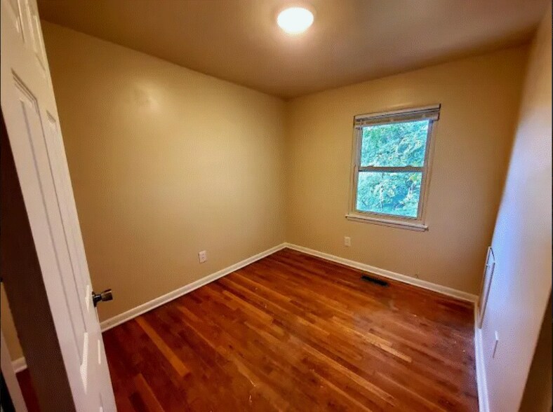 Building Photo - 1708 Carlisle Ave