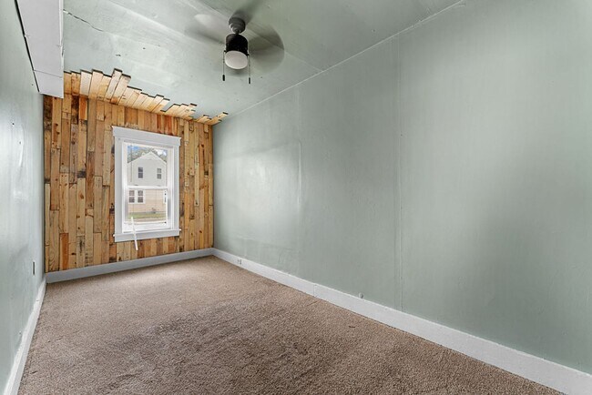 Building Photo - Original Charm with Modern Updates. PETS WELCOME