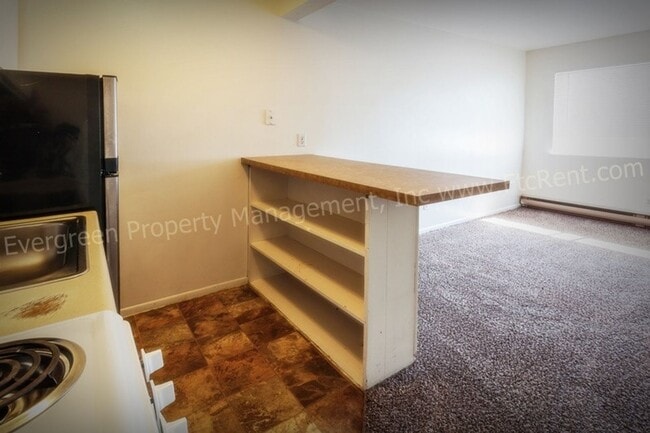 Building Photo - 2008 W Plum St