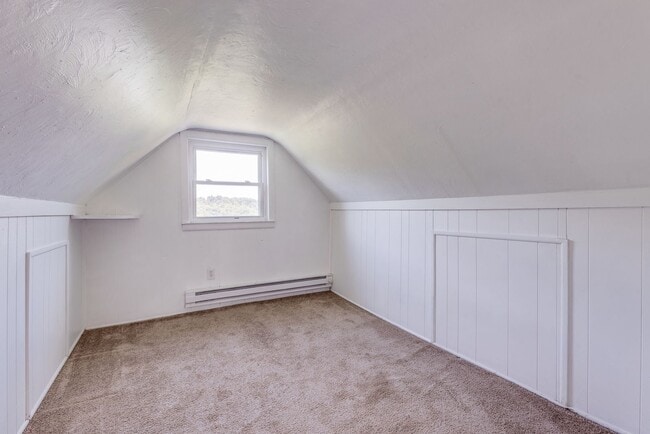 Building Photo - Available August  2026 - Great 3 Bedroom Mt. Washington Home w/ Spacious Open-Living!