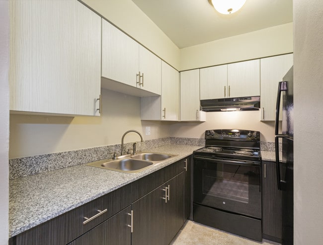 Building Photo - Hilltop at Valley Hi