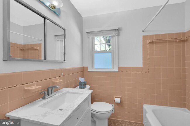 Building Photo - 3548 N Valley St