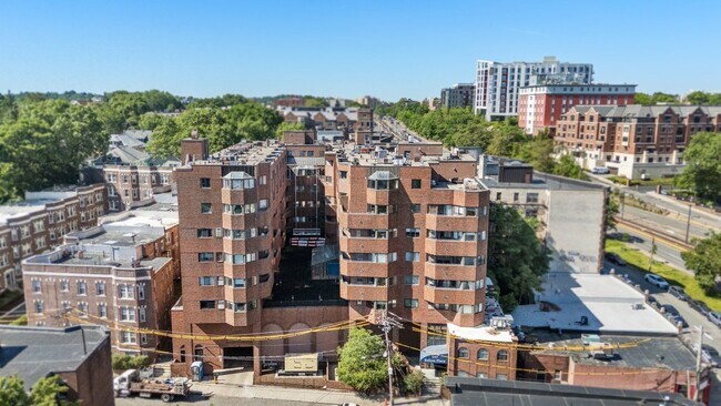 Building Photo - 147 Kelton St