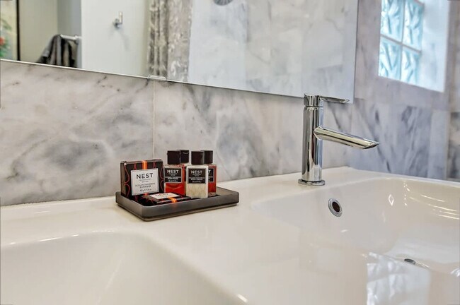 Building Photo - 510 Queens Rd