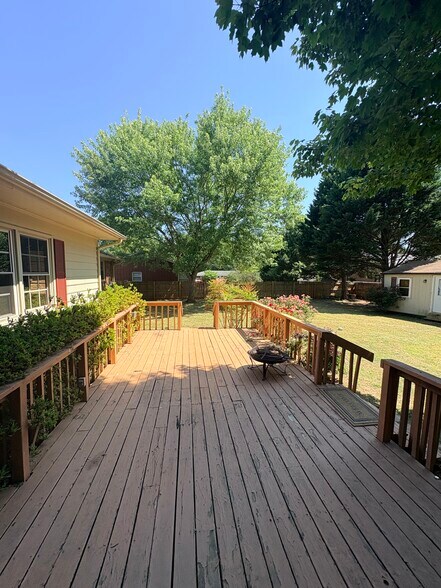 Building Photo - 508 Trail Two