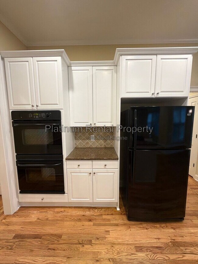 Building Photo - 8015 Wakehurst Pl