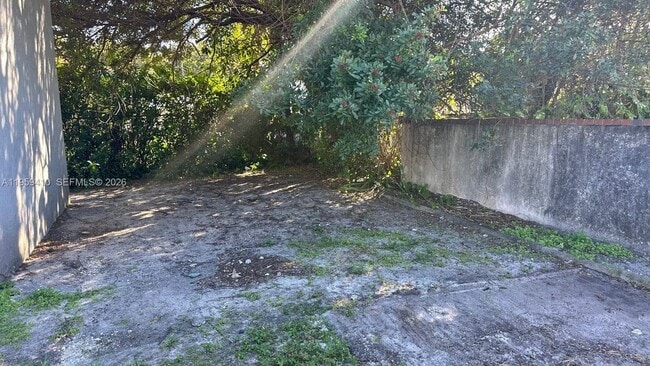 Building Photo - 5020 NW 14th Ave