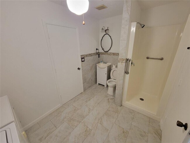 Building Photo - 1028 Lillian St