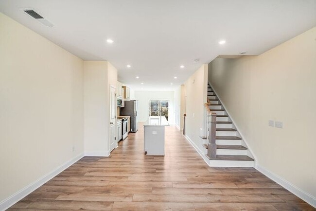 Building Photo - 2BR Townhome w/ 2 En-Suite Baths + Garage in 28208