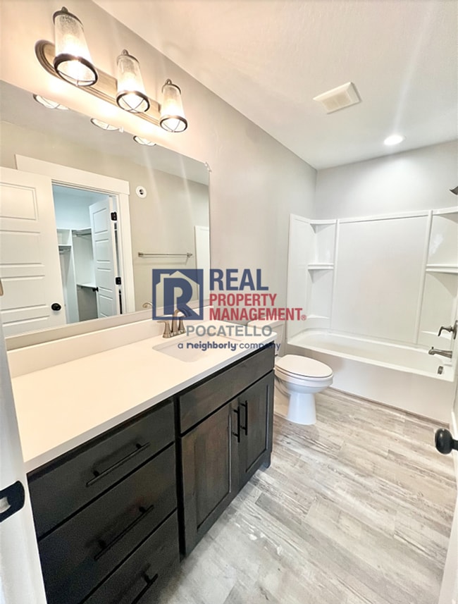 Building Photo - 3 Bedroom 2.5 Bathroom Town Home - 1 Car Garage - Small dog allowed