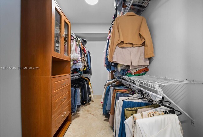 Building Photo - 19900 E Country Club Dr