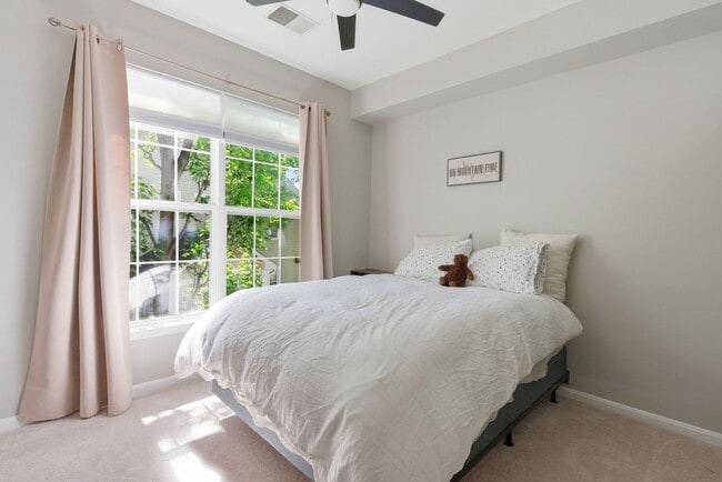 Building Photo - Charming 3BD/2BA in Island Creek