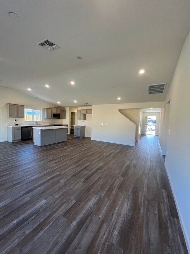 Building Photo - 1654 Pacific Dr