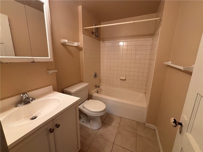 Building Photo - 100 Fairbanks St