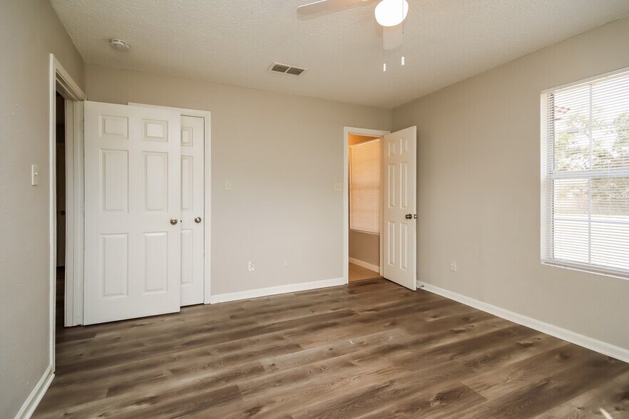 Building Photo - 6619 Wayne Johnson Ave