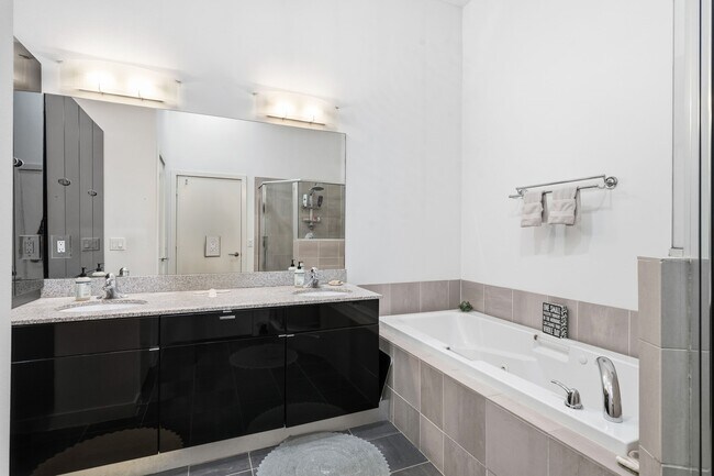 Building Photo - 102 Quitman St